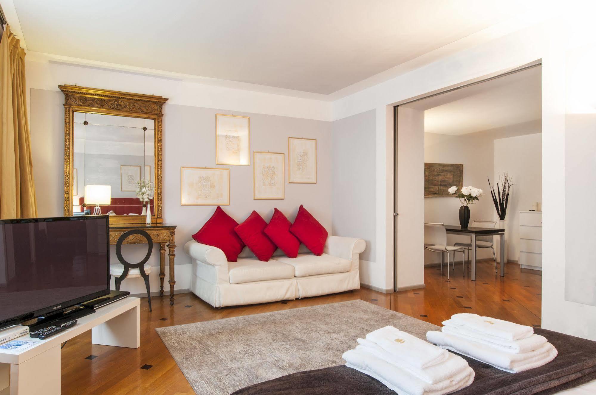 Milan Royal Suites Buitenkant foto